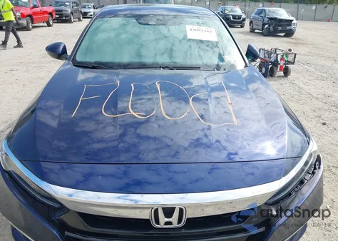 2020 Honda Accord Hybrid Touring z USA, uszkodzony, nr VIN 1HGCV3F96LA001112